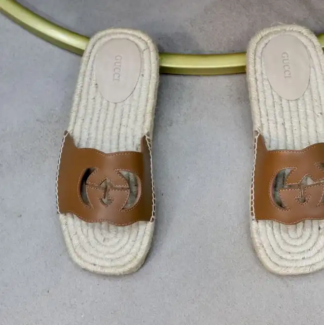 hype Gucci Slippers