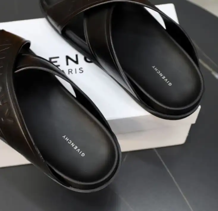 hype Givenchy Slippers