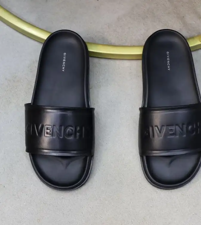 hype Givenchy Slippers