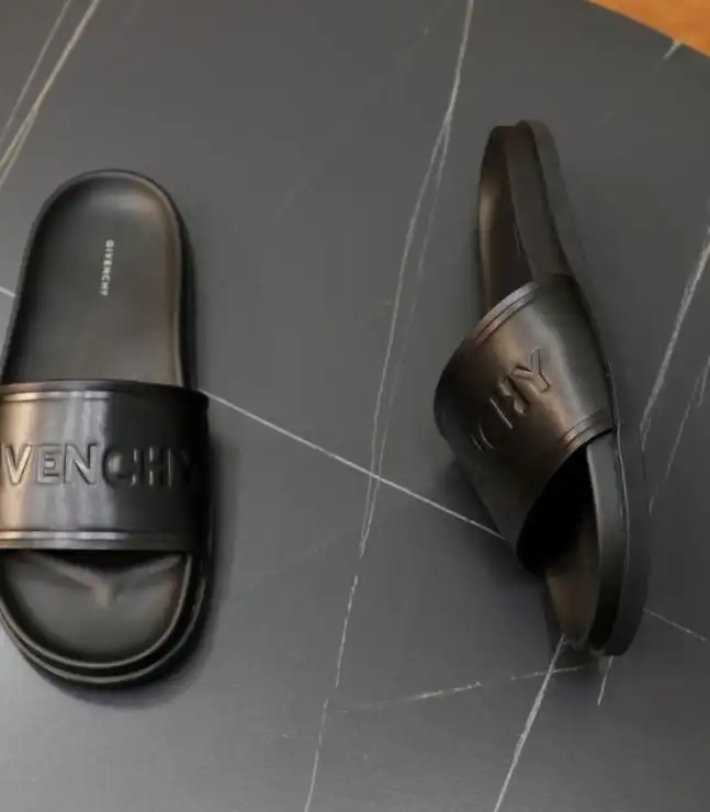 hype Givenchy Slippers