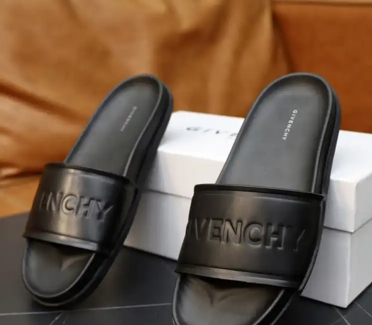 hype Givenchy Slippers