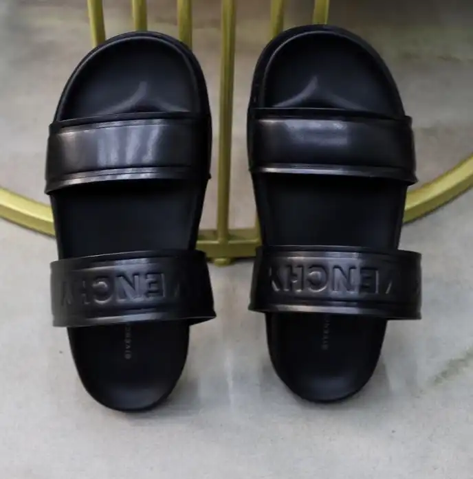 hype Givenchy Slippers