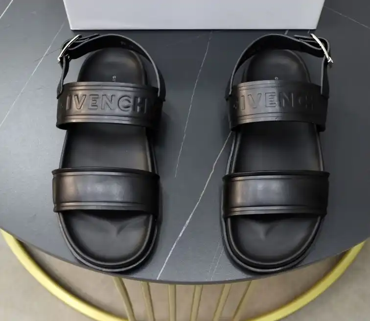 hype Givenchy Slippers