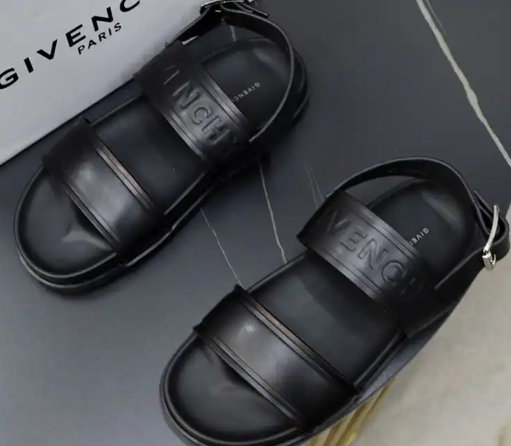 hype Givenchy Slippers