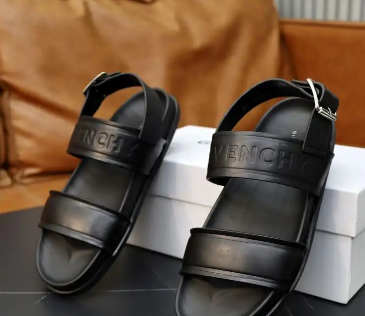 hype Givenchy Slippers