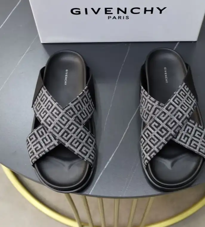 hype Givenchy Slippers