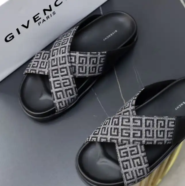 hype Givenchy Slippers