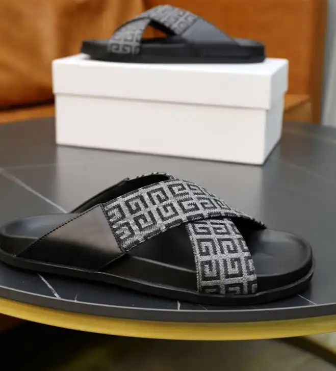 hype Givenchy Slippers