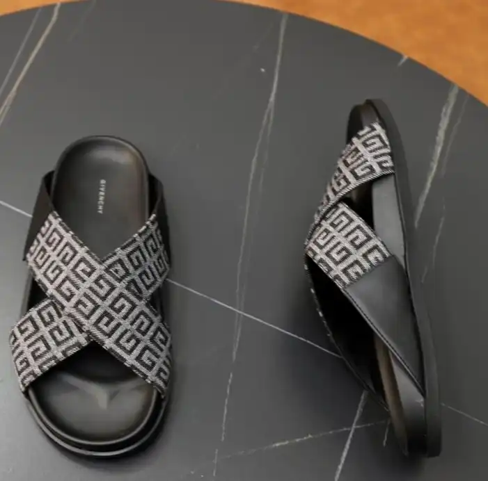 hype Givenchy Slippers