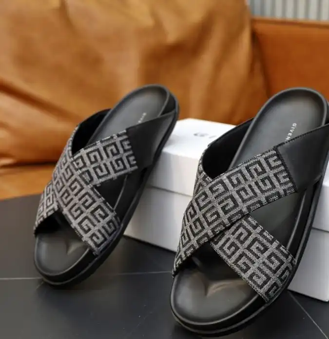 hype Givenchy Slippers