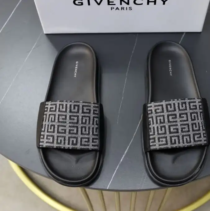 hype Givenchy Slippers