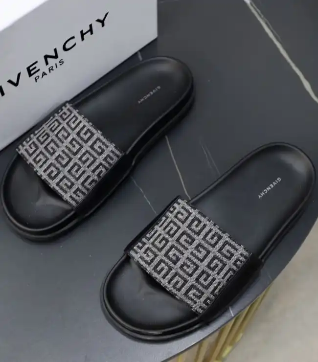 hype Givenchy Slippers