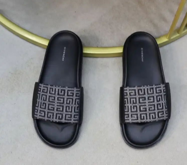 hype Givenchy Slippers