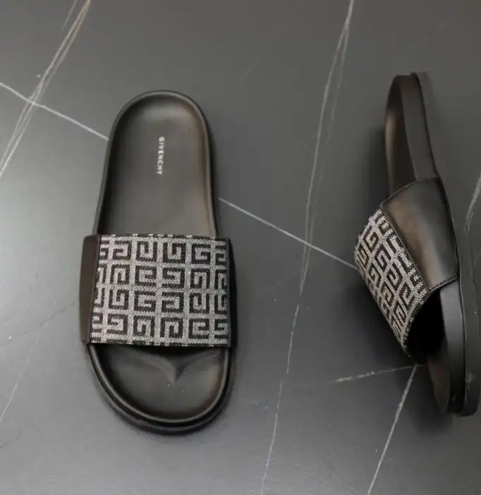 hype Givenchy Slippers