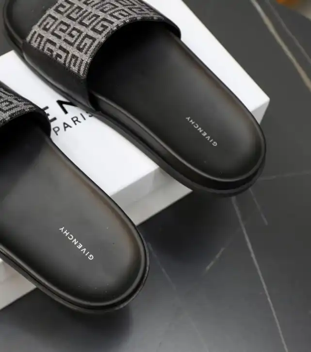 hype Givenchy Slippers