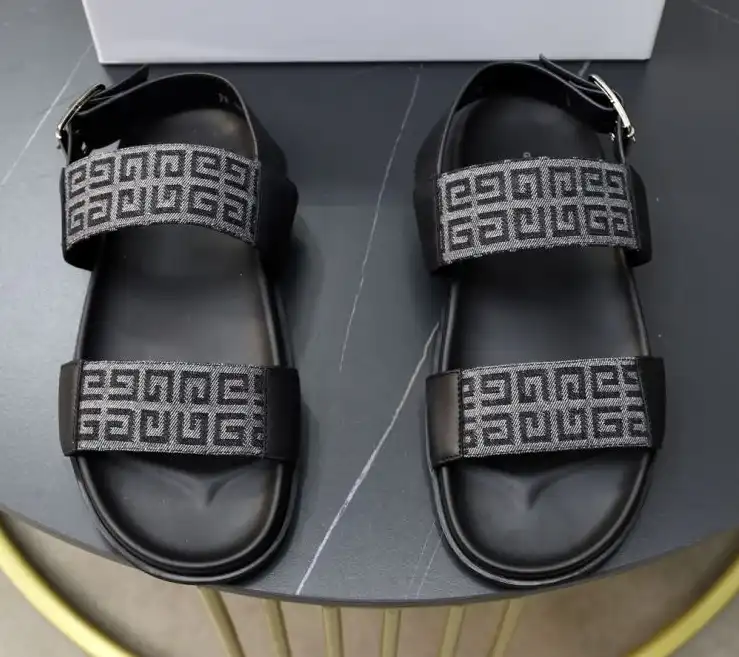 hype Givenchy Slippers