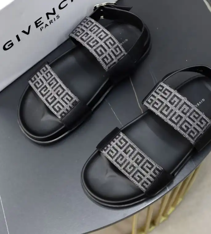 hype Givenchy Slippers