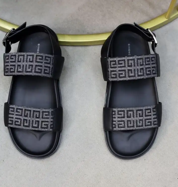 hype Givenchy Slippers