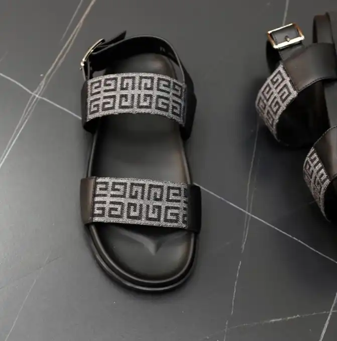 hype Givenchy Slippers