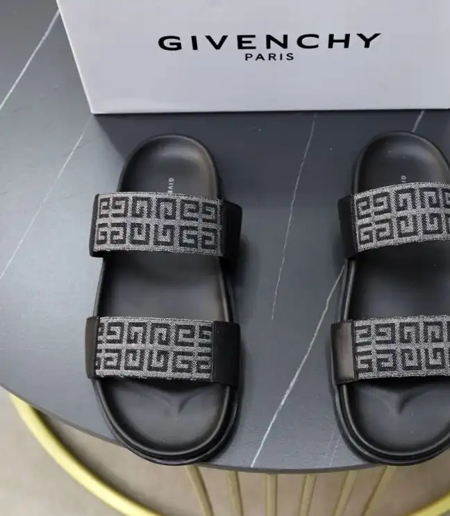 hype Givenchy Slippers