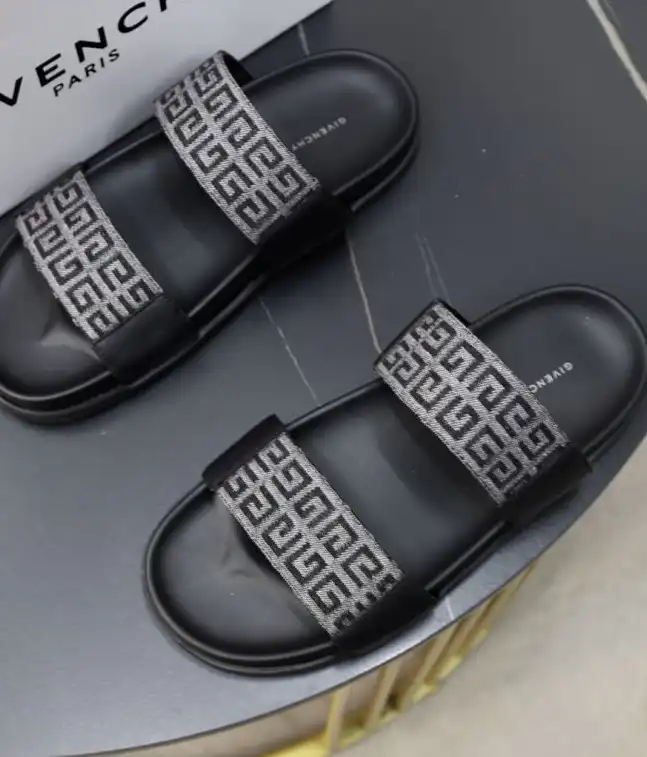 hype Givenchy Slippers