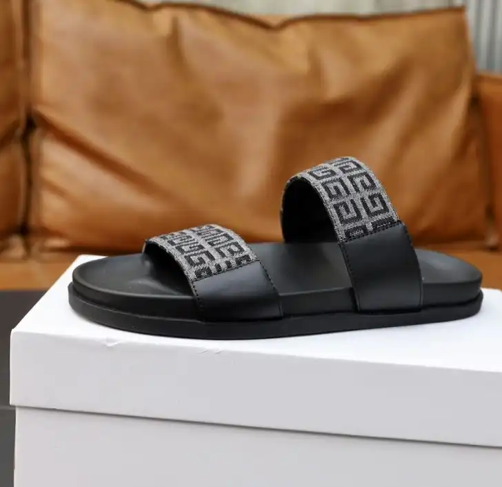 hype Givenchy Slippers