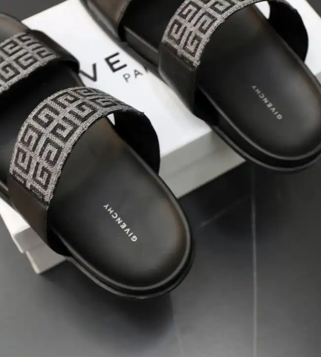 hype Givenchy Slippers