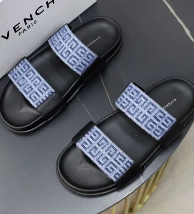 hype Givenchy Slippers