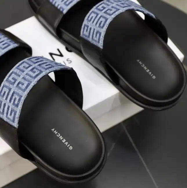 hype Givenchy Slippers