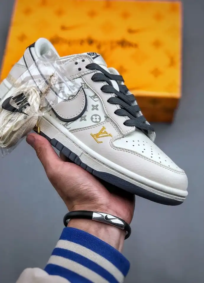 hype Louis Vuitton Sneakers