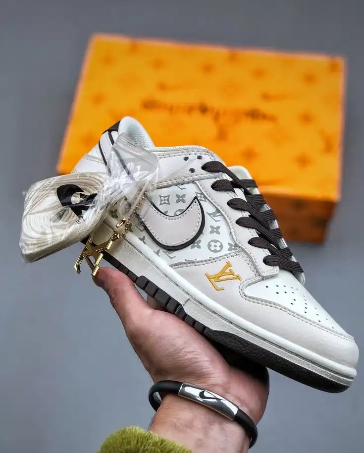 hype Louis Vuitton Sneakers