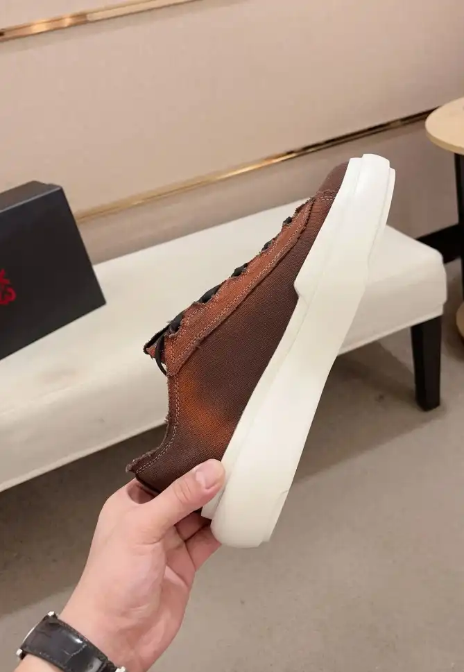 Adidas Sneakers