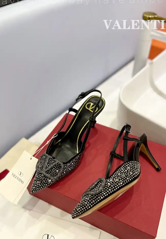 hype Valentino Sandals