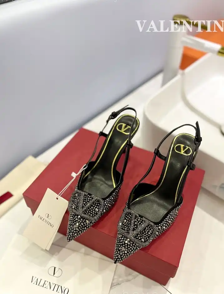 hype Valentino Sandals