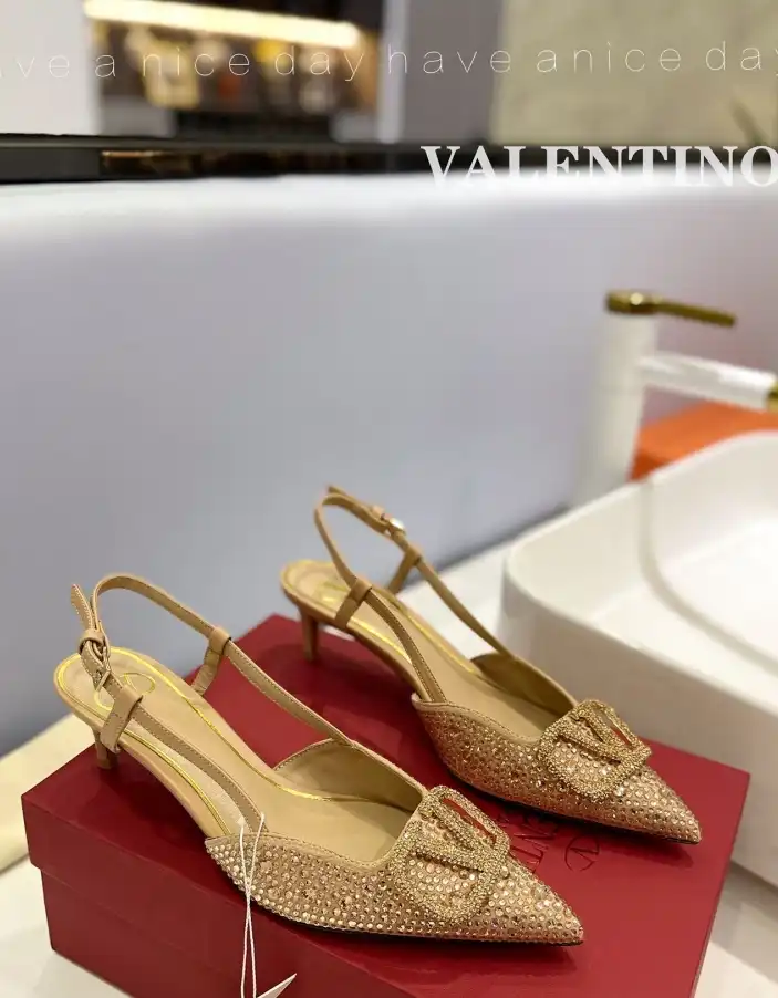 hype Valentino Sandals