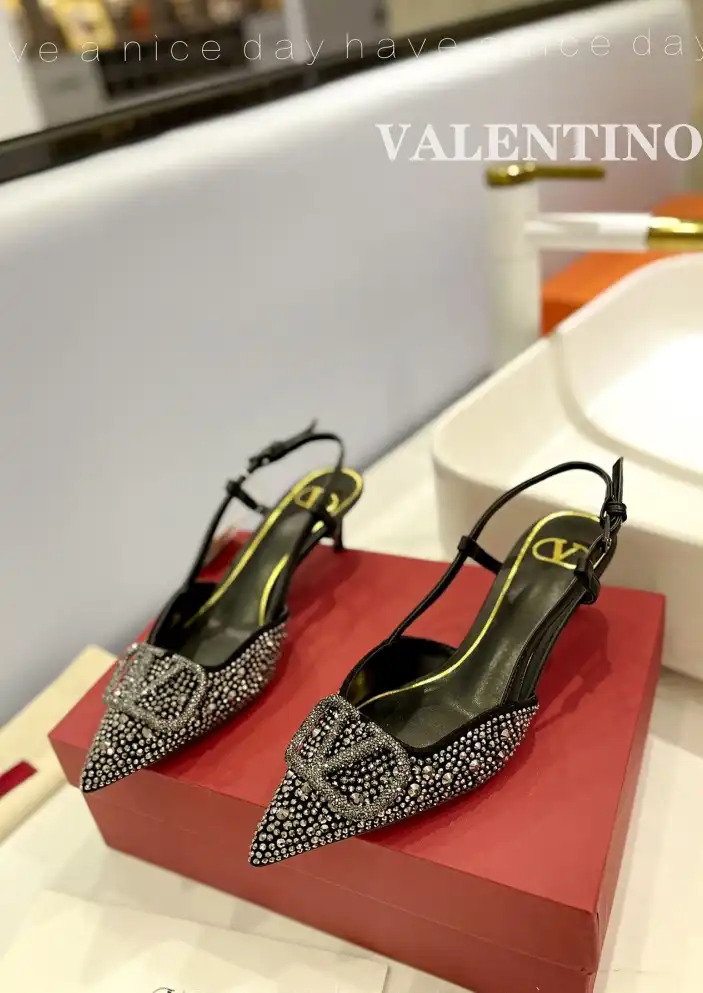 hype Valentino Sandals