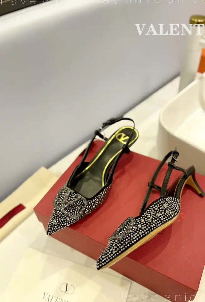 hype Valentino Sandals