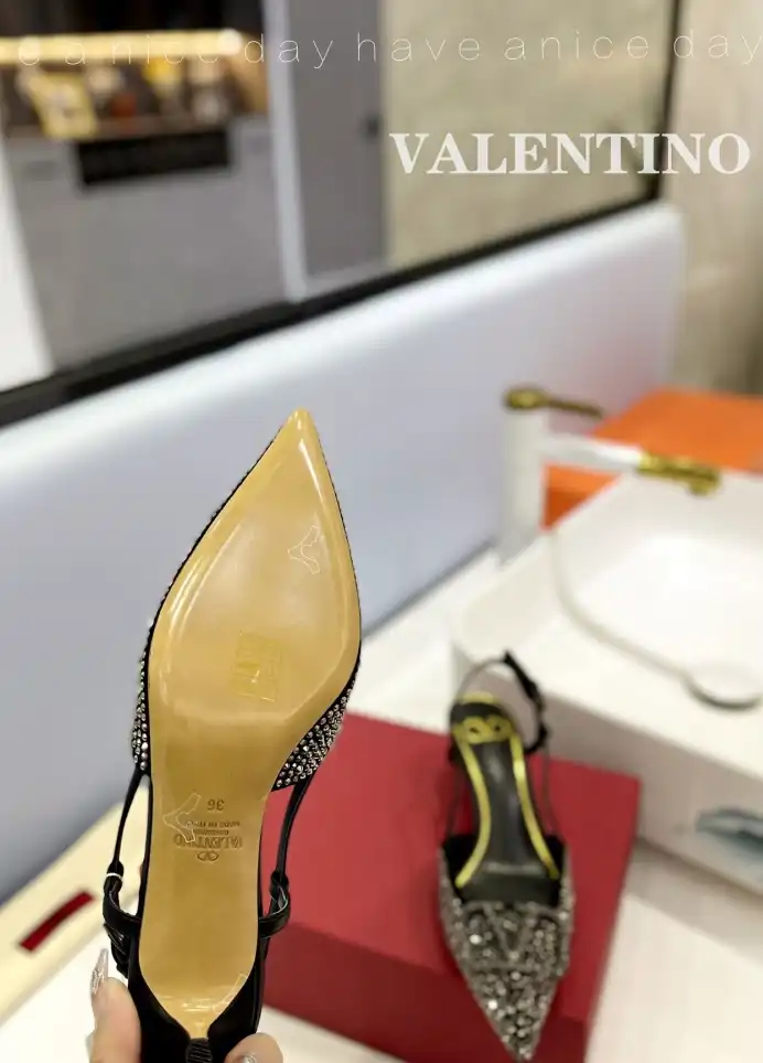 hype Valentino Sandals