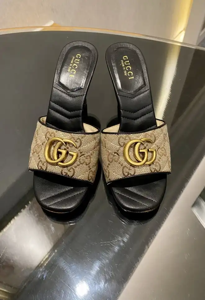 hype Gucci Slippers