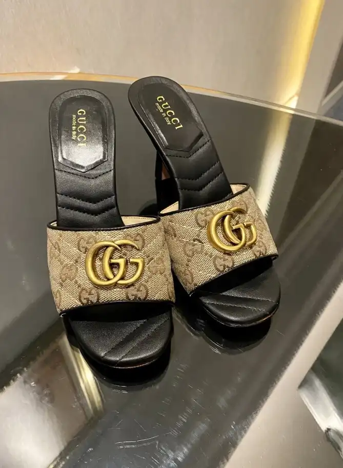 hype Gucci Slippers