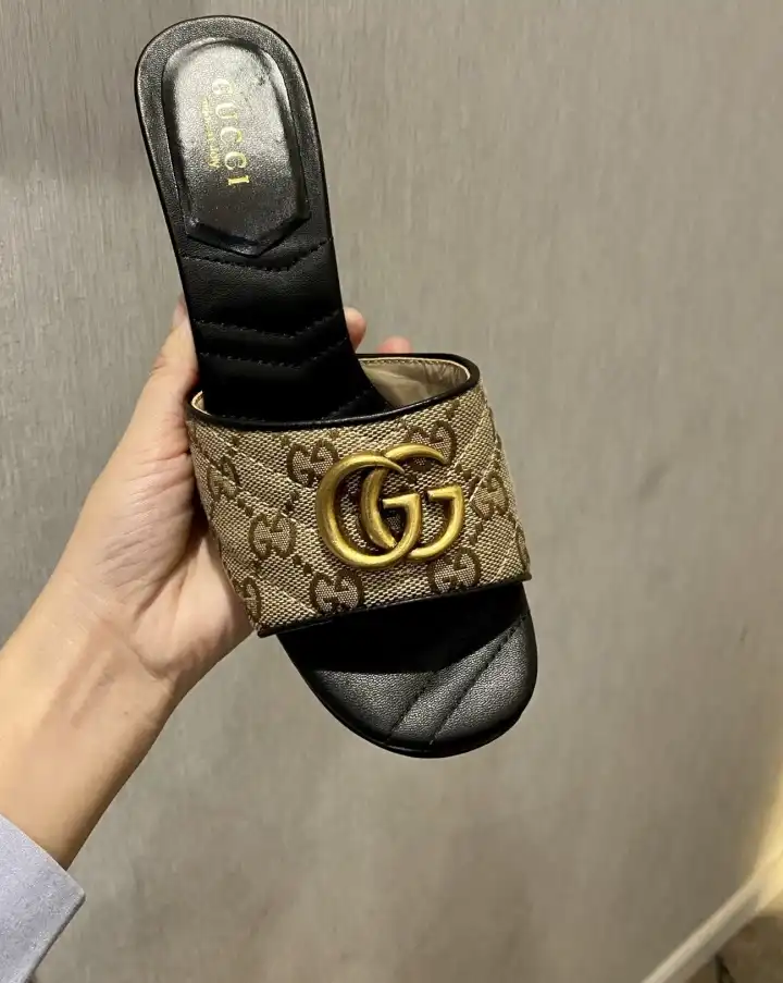 hype Gucci Slippers