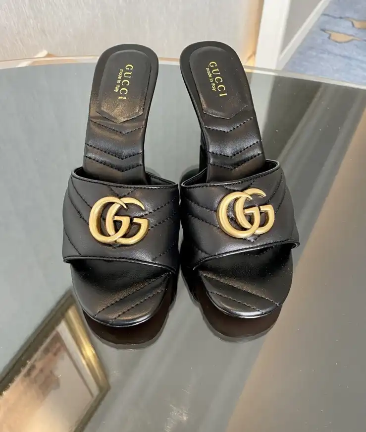 hype Gucci Slippers