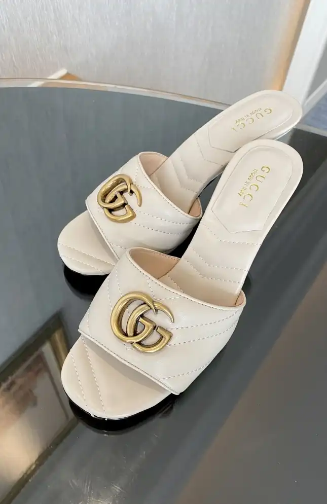 hype Gucci Slippers