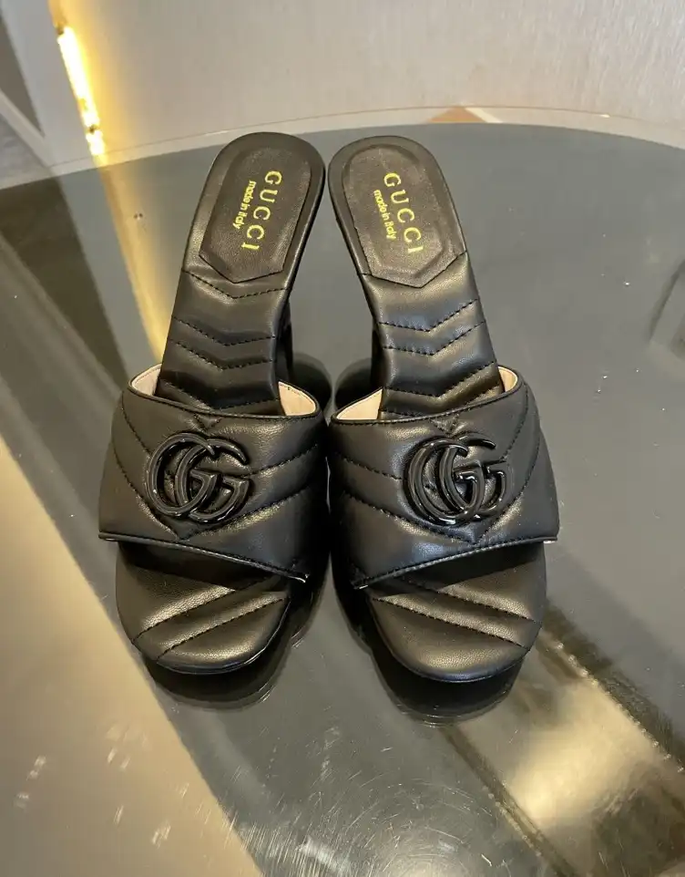 hype Gucci Slippers