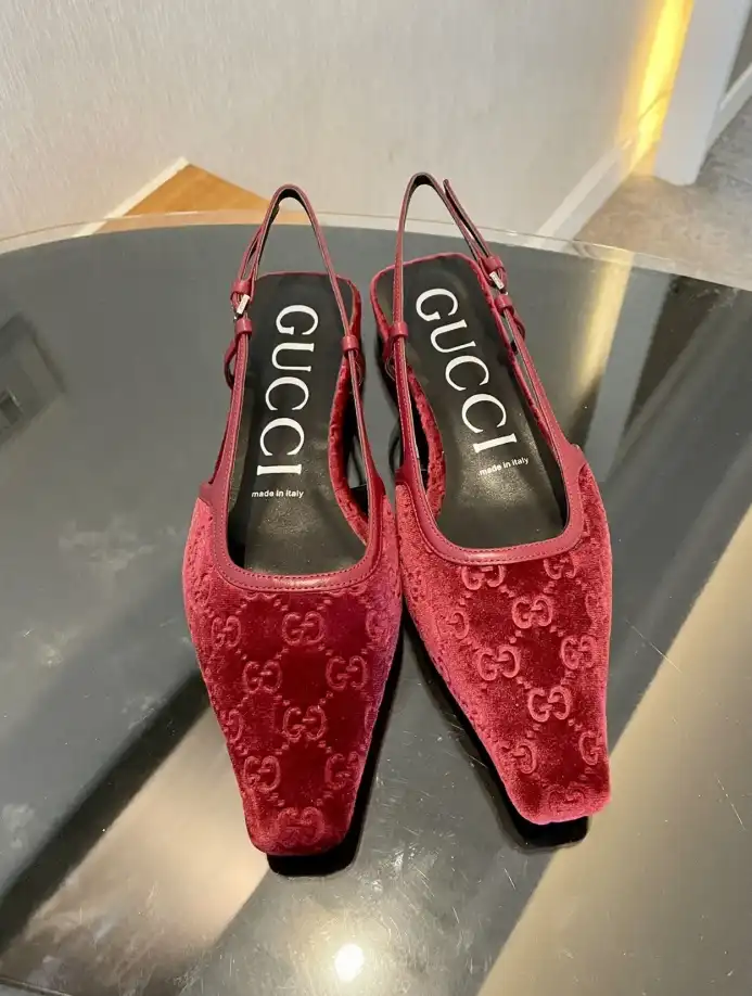 hype Gucci Sandals