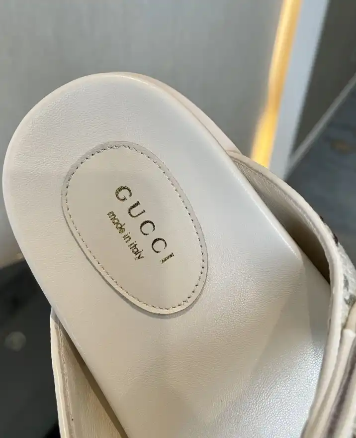 hype Gucci Sandals