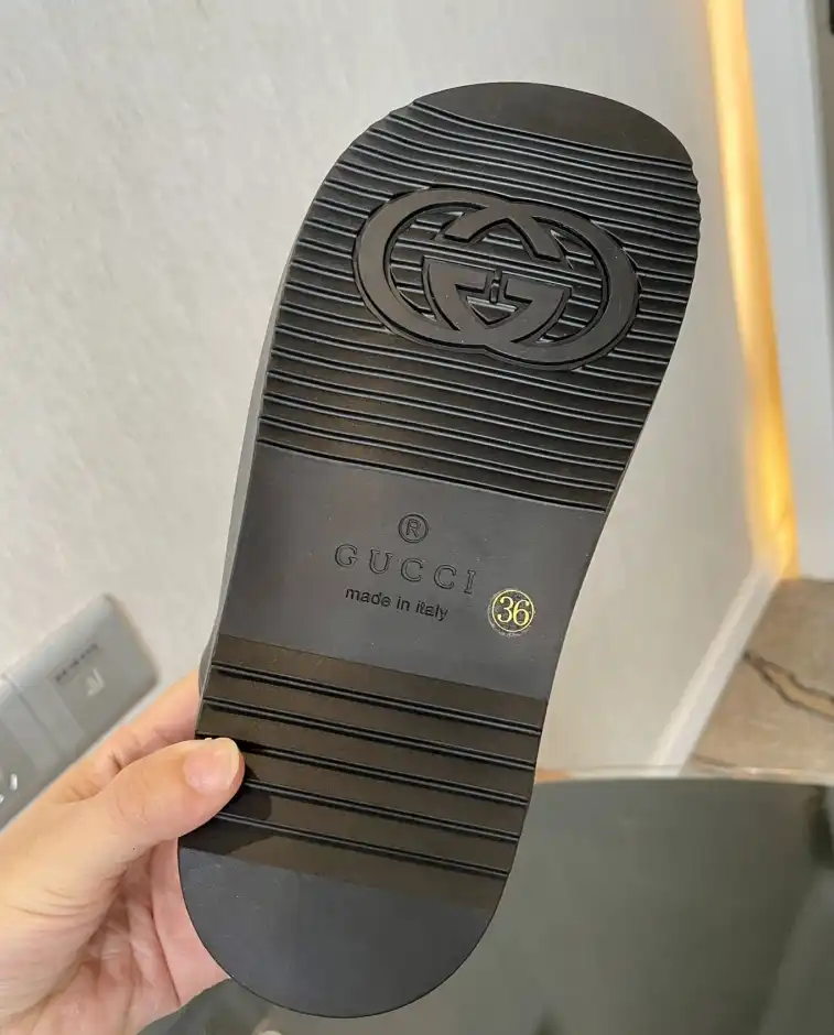 hype Gucci Sandals