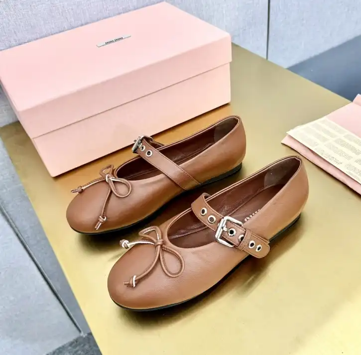 hype Miu Miu flat shoes