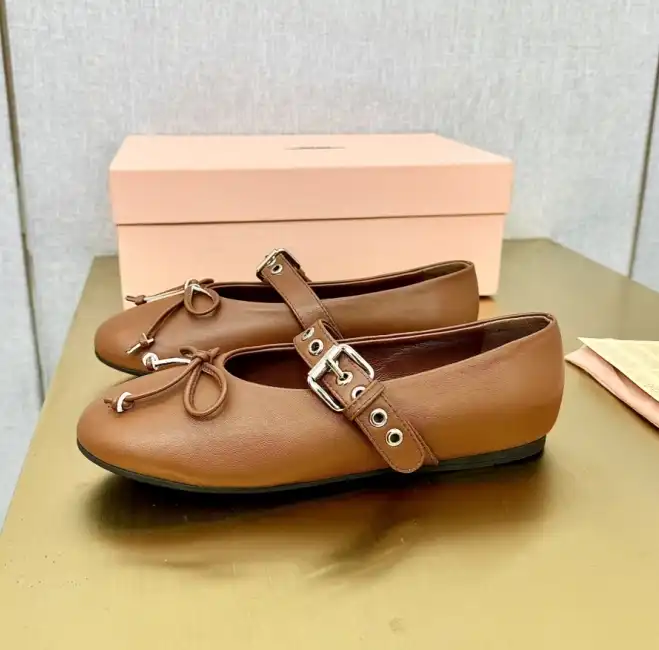 hype Miu Miu flat shoes