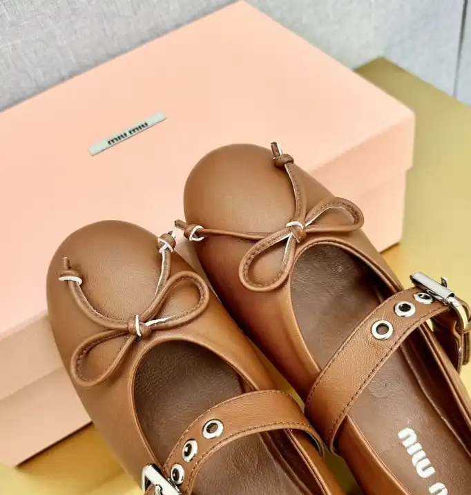 hype Miu Miu flat shoes